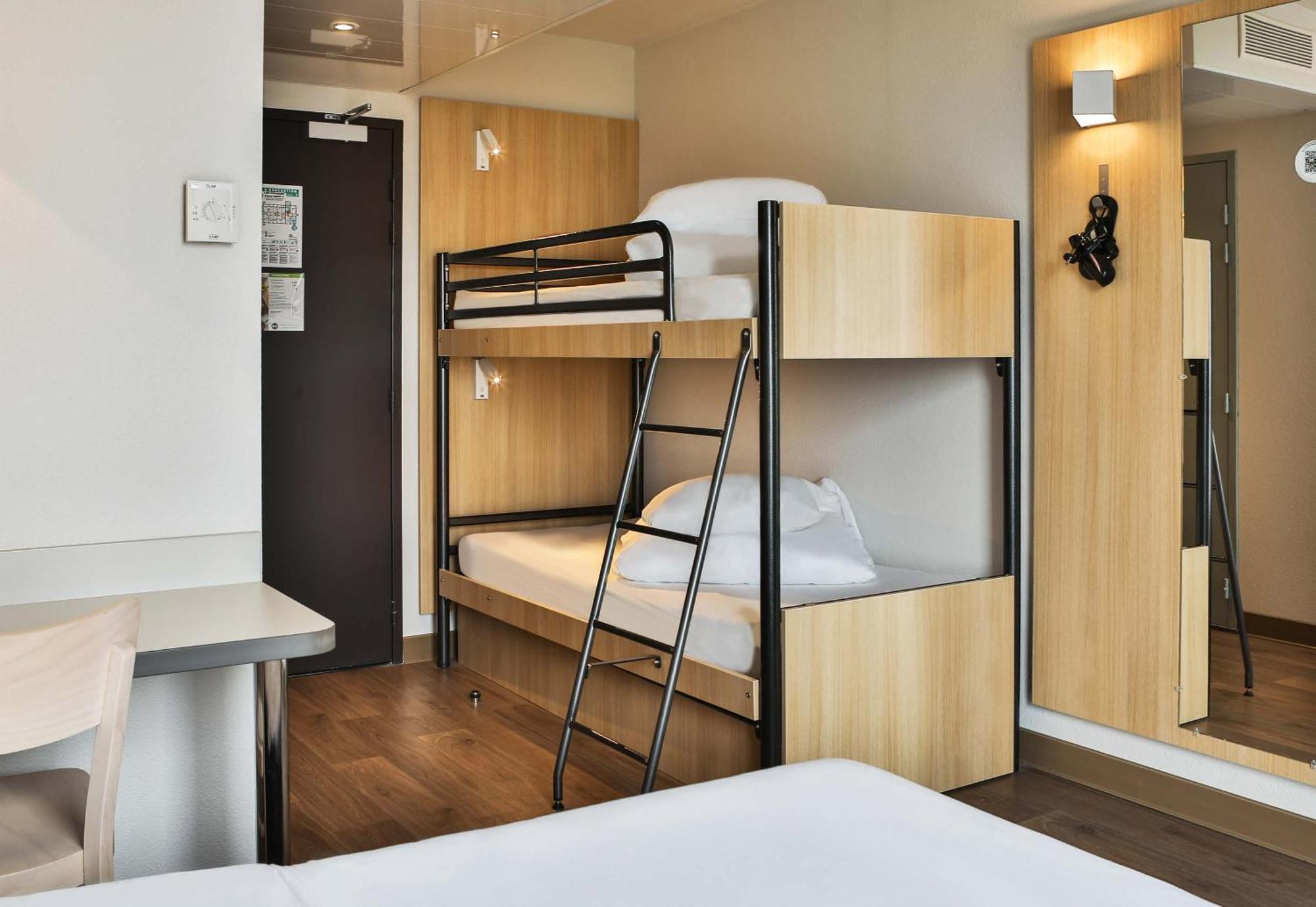B&B Hotel Les Herbiers Eksteriør billede