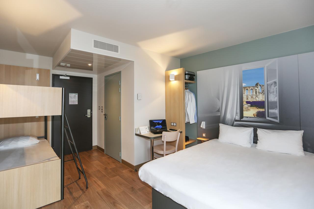 B&B Hotel Les Herbiers Eksteriør billede